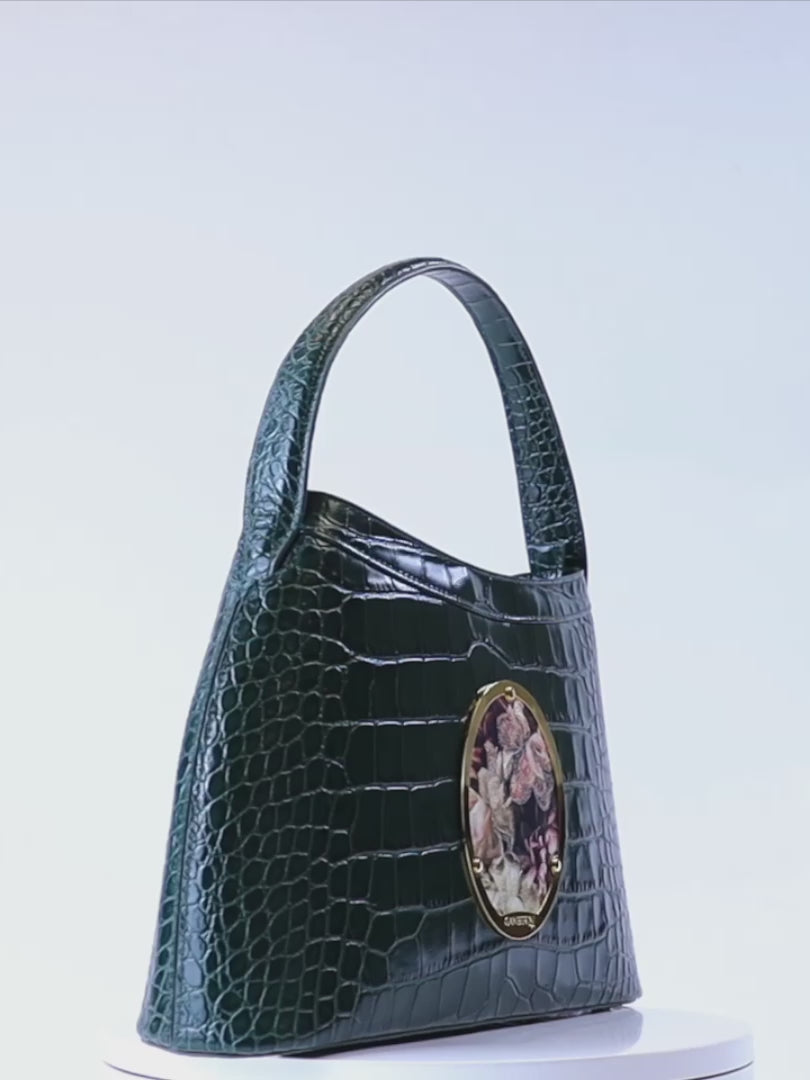 Gamberini Bag. Forest green. Premium Italian calfskin leather. 18K gold-plated oval accessory. Hand-sewn embroidery.