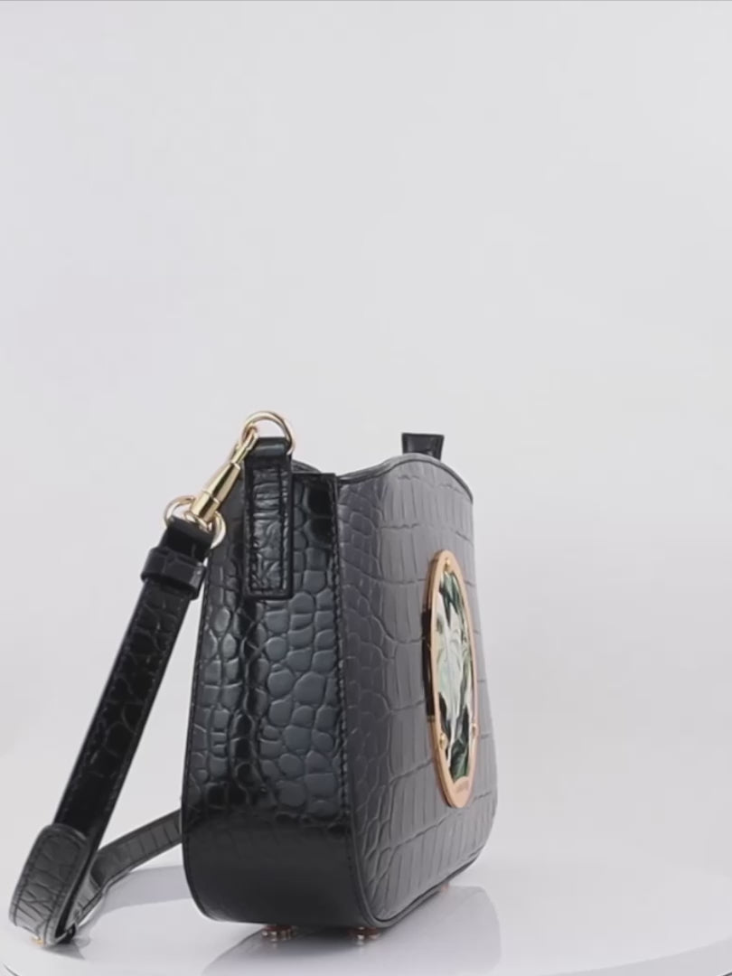 Gamberini Bag. Premium Italian calfskin leather. 18K gold-plated oval accessory. Timeless Italian elegance.