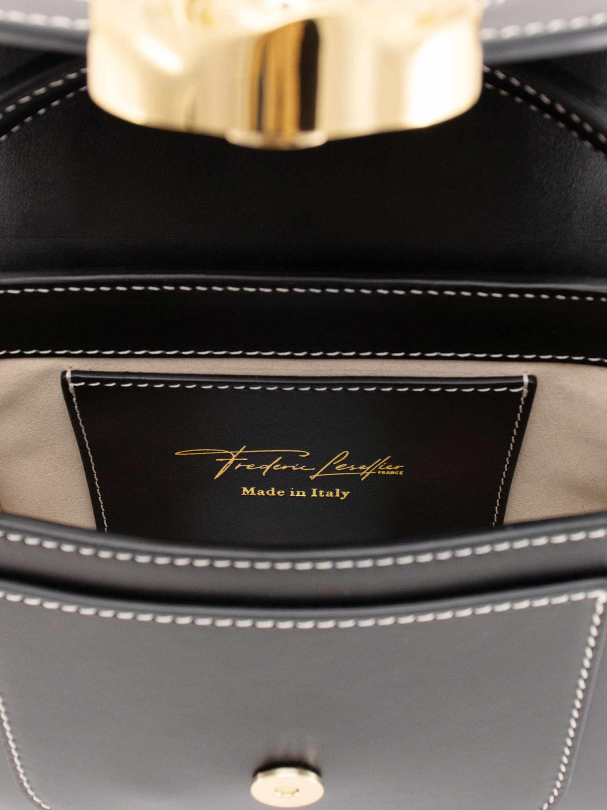 Beaumont Bag – Luxury handbag inspired by Versailles Gardens with 18-karat gold rose clasp, crafted in Italy, featuring a removable shoulder strap. French design, Made in Italy.