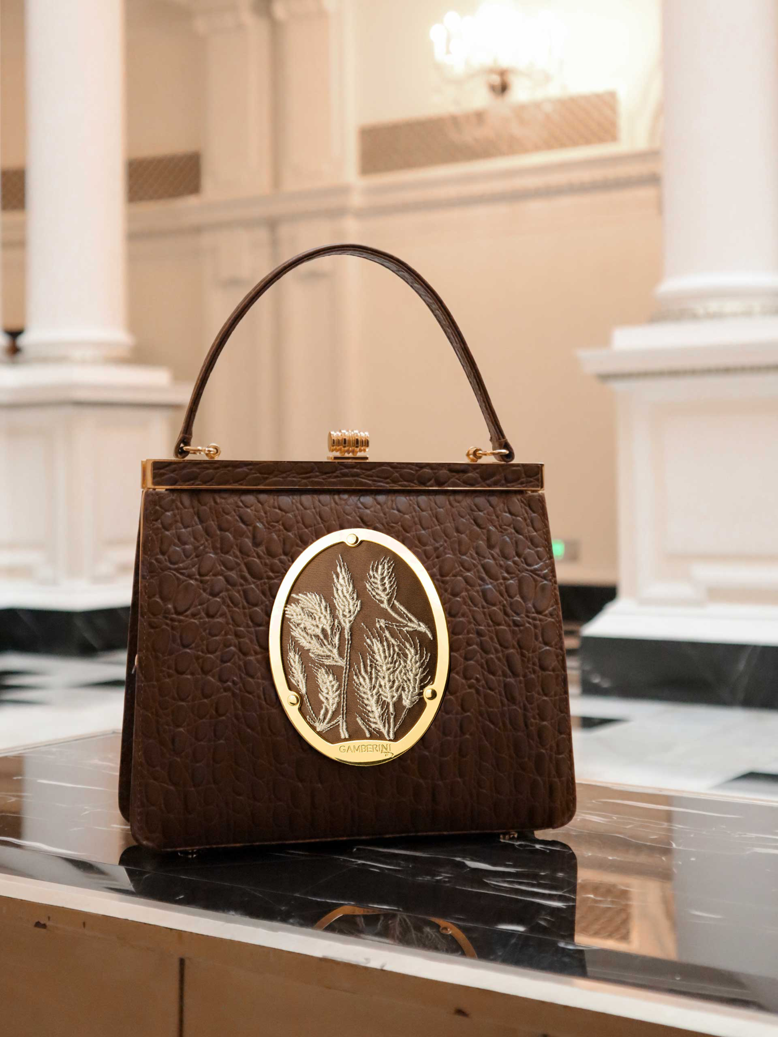 Maria Bag – Luxury Italian Handbag with Timeless Elegance. Traditional Italian craftsmanship with modern aesthetics.  18K gold-plated oval frame, adorned with hand embroidered golden wheat.